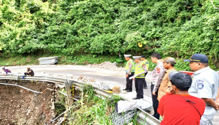 Ditlantas Polda Sulbar Survei Jalan Rusak di Majene dan Polman