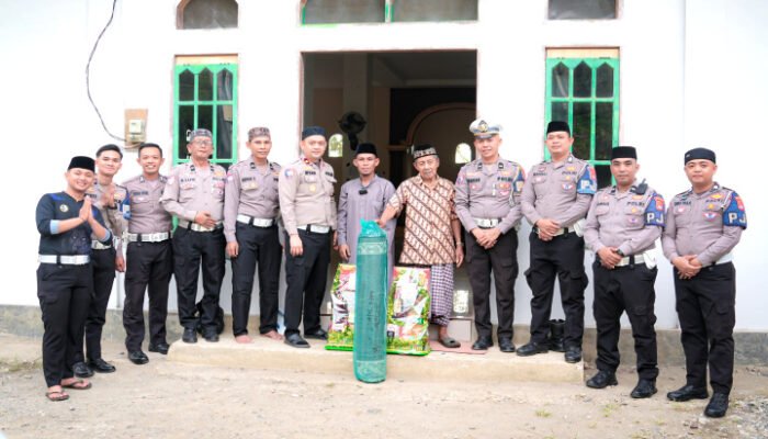 PJR Ditlantas Sulbar Gelar Baksos, Salurkan Karpet dan Parcel