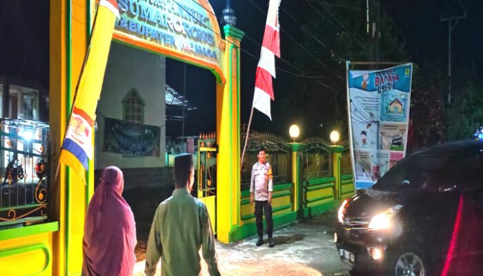 Polsek Sumarorong Amankan Sholat Tarawih di Masjid An-Nur