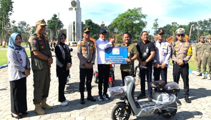 Bantuan 3 Unit Sepeda Listrik dari CSR untuk Satpol PP
