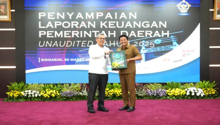 Tepat Waktu, Bupati Sidoarjo Serahkan LKPD Unaudited 2025