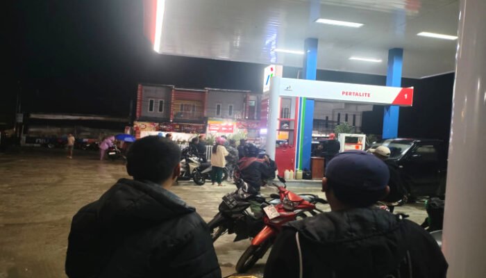 Polisi dan Pemda Lakukan Pengawasan Antrean BBM di Mamasa