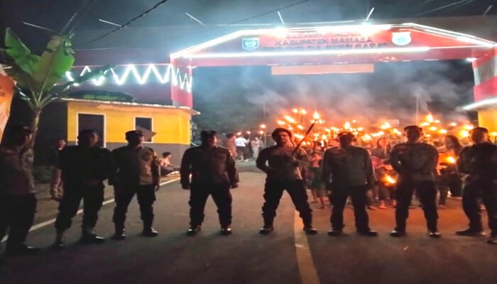 Pawai Obor Jemaat Sion Ladi Berlangsung Khidmat dan Aman