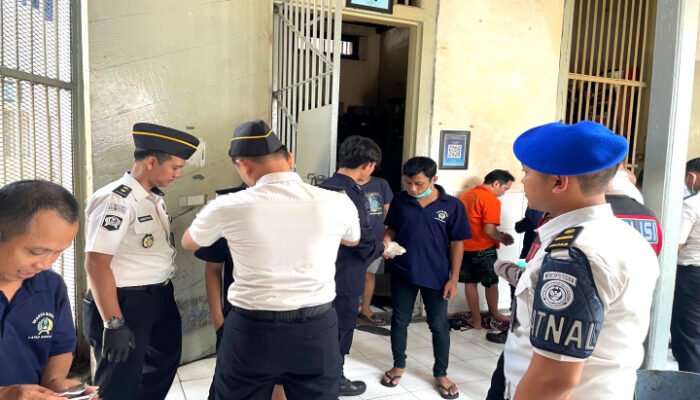 Lapas Sidoarjo Bersama Kepolisian Intensifkan Razia Hunian
