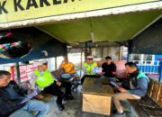 Ditlantas Sulbar Sosialisasi Bagikan Leaflet ke Pengguna Jalan