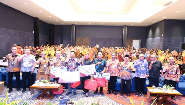 141 PNS Kabupaten Sidoarjo Terima SK Purna Tugas