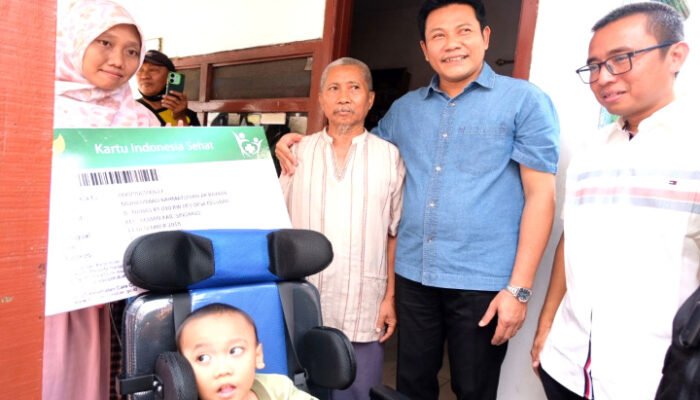 Selain Sidak RTLH, Bupati Sidoarjo Serahkan Bantuan Kursi Roda