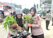 Hasil Panen Raya Ditlantas Bagikan ke Pengendara Secara Gratis