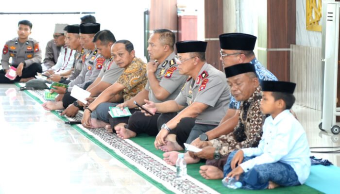 Bersama Anak Yatim, Kapolda Sulbar Panjatkan Do’a Demi Negeri