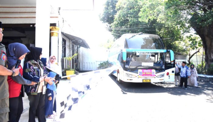 Rombongan Pertama Jamaah Haji dari Sidoarjo Diberangkatkan