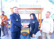 Keluarga WB Terima Bantuan Gerobak Usaha dari Kalapas Sidoarjo