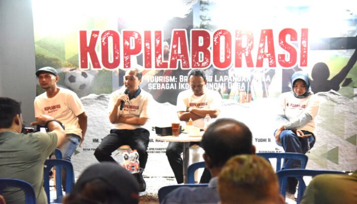 Diskominfo Branding Lapangan Sepakbola Desa di Sidoarjo