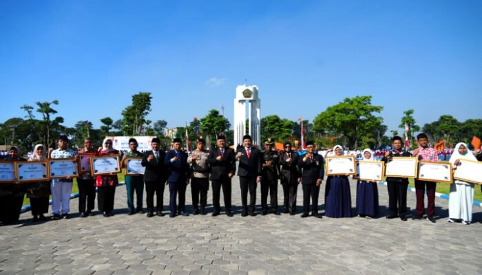 Pemkab Sidoarjo Gelar Upacara Hari Otoda XXX dan Hardiknas 2026