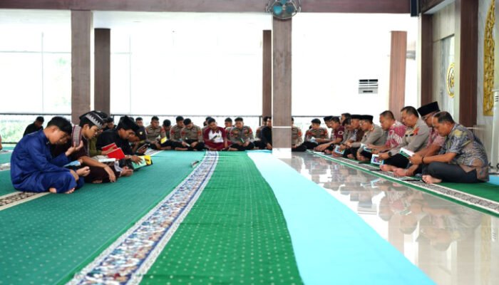 Doa Bersama Polda Sulbar, Memohon Ridho Bersama Anak Yatim