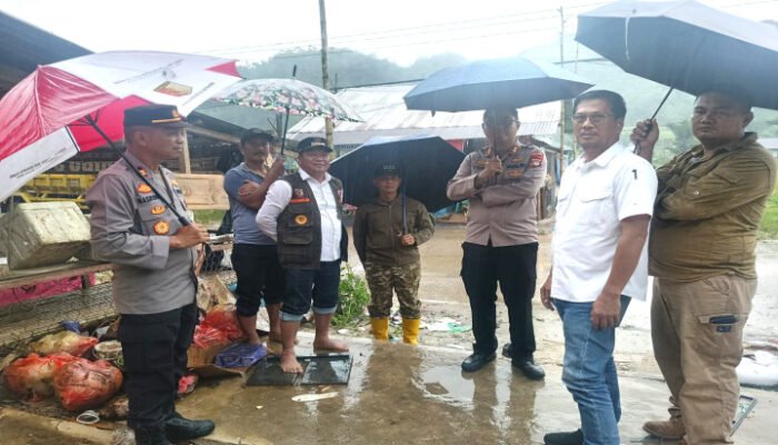 Kapolres Mamasa Dampingi Bupati Tinjau Lokasi Longsor di Aralle