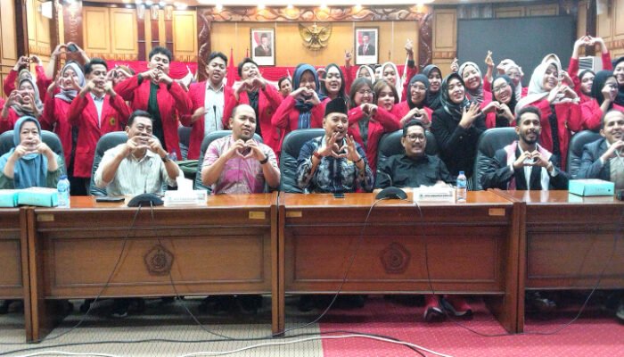 Kuliah Lapangan Mahasiswa Untag Surabaya di DPRD Sidoarjo