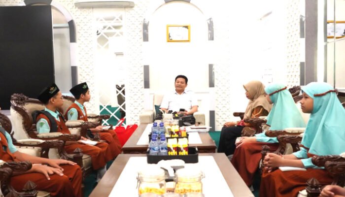 Alumni MI NU KH Mukmin Titip Harapan ke Bupati Subandi