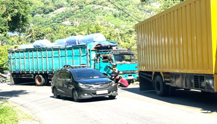 Aksi Sigap PJR Polda Sulbar, Amankan Mobil Mogok di Tanjakan