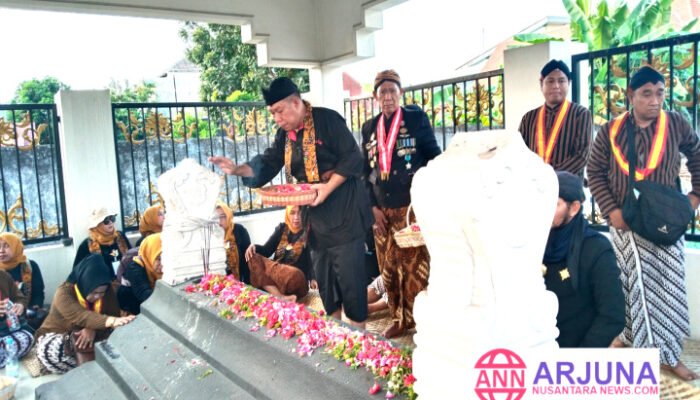 Grebek Suro Nguri-Uri Budaya, Warih Andono Ziarah Para Leluhur