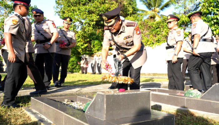 Kapolda Sulbar Pimpin Ziarah ke Makam Pahlawan Pattidi