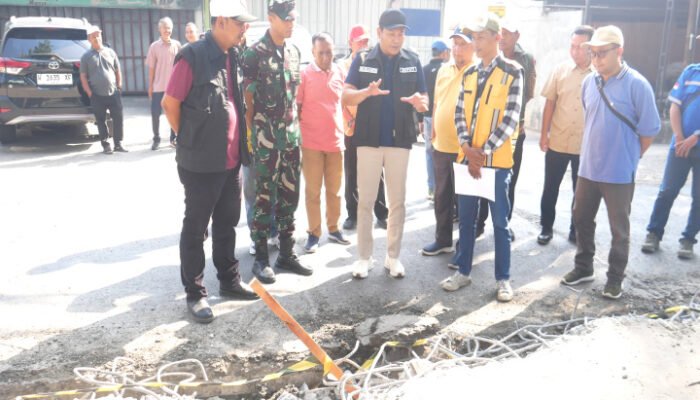Tinjau Betonisasi di Krian, Bupati Sidoarjo Warning Kontraktor