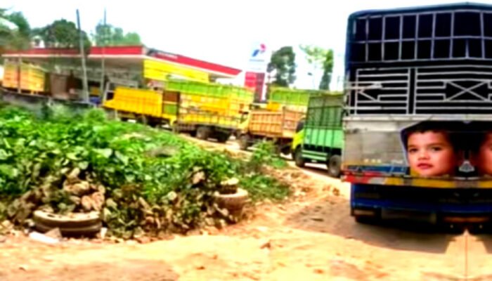 Jadi Tanda Tanya, Beberapa Truk Antre BBM Yang Tak Wajar