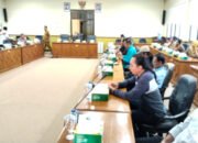 Hearing Komisi C , Warga Karangbong Menolak SK Gubernur Jatim